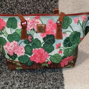 Dooney & Bourke large Tote bage